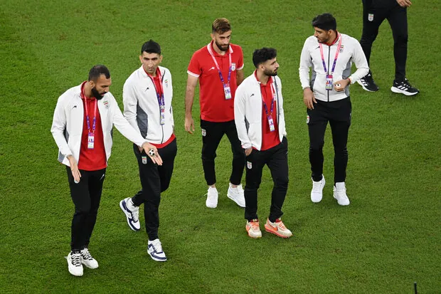 ماجرای توپهای کوچک دردست بازیکنان ایران برای بازی با آمریکا چیست؟
